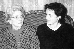  Die erste persönliche Begegnung zwischen Ilse Shindel und ihrer Solinger Briefkorrespondentin, London 1999. Foto: Michael Sandmöller